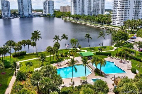 Condo in Aventura, Florida, 3 bedrooms  № 1209384 - photo 17