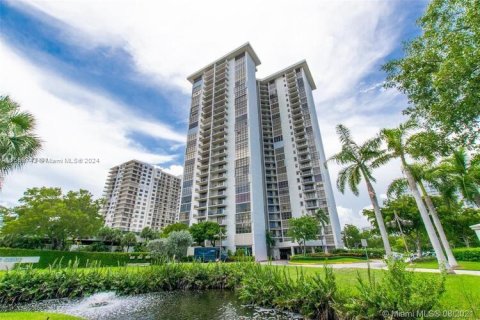 Condo in Aventura, Florida, 3 bedrooms  № 1209384 - photo 16