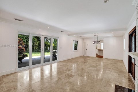 House in Coral Gables, Florida 3 bedrooms, 313.55 sq.m. № 1158864 - photo 7