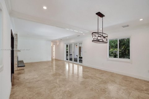 House in Coral Gables, Florida 3 bedrooms, 313.55 sq.m. № 1158864 - photo 8