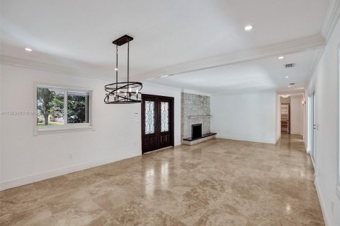 House in Coral Gables, Florida 3 bedrooms, 313.55 sq.m. № 1158864 - photo 9