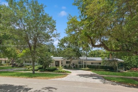 House in Coral Gables, Florida 3 bedrooms, 313.55 sq.m. № 1158864 - photo 1