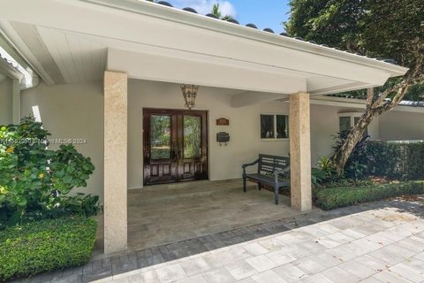 House in Coral Gables, Florida 3 bedrooms, 313.55 sq.m. № 1158864 - photo 5