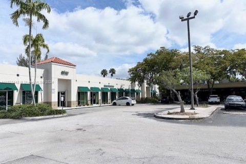 Commercial property in Miami Lakes, Florida № 1158900 - photo 2