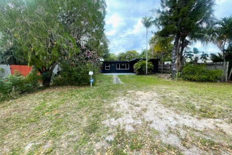 House in Wilton Manors, Florida 2 bedrooms, 96.71 sq.m. № 1029632 - photo 4