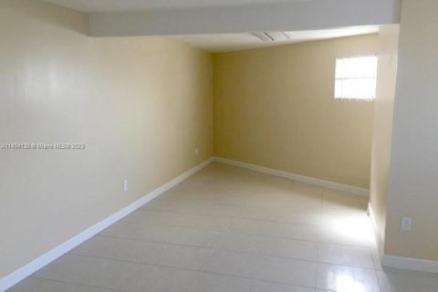 Propiedad comercial en venta en Pompano Beach, Florida № 1060465 - foto 5