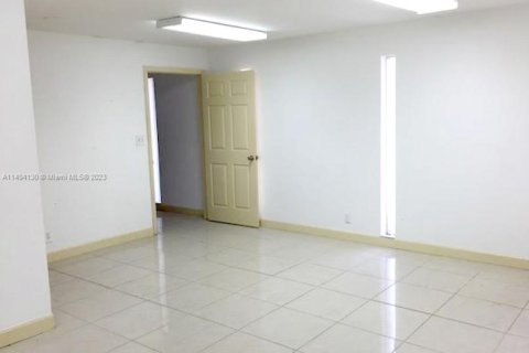 Propiedad comercial en venta en Pompano Beach, Florida № 1060465 - foto 9