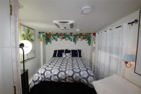 House in Okeechobee, Florida 1 bedroom, 32.52 sq.m. № 1060463 - photo 14