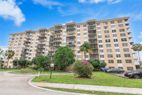 Condo in Lauderhill, Florida, 2 bedrooms  № 1095870 - photo 3