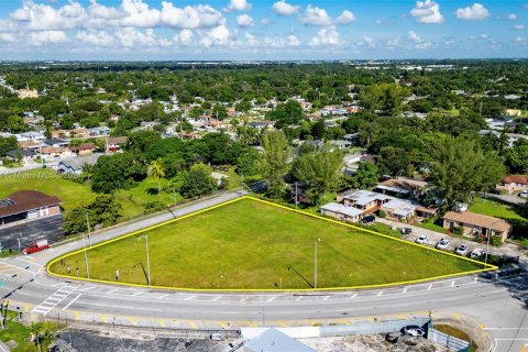 Propiedad comercial en venta en Miami, Florida № 1388058 - foto 10