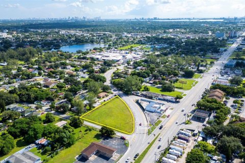 Propiedad comercial en venta en Miami, Florida № 1388058 - foto 6