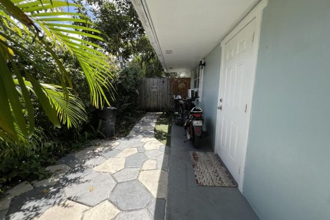 House in West Palm Beach, Florida 4 bedrooms, 80.82 sq.m. № 1091772 - photo 13