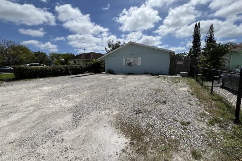 House in West Palm Beach, Florida 4 bedrooms, 80.82 sq.m. № 1091772 - photo 16