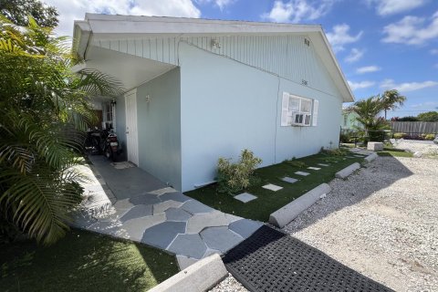 Casa en venta en West Palm Beach, Florida, 4 dormitorios, 80.82 m2 № 1091772 - foto 14