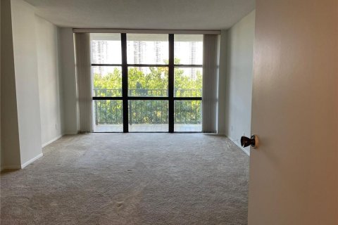 Condominio en venta en Hallandale Beach, Florida, 1 dormitorio, 85.01 m2 № 1061003 - foto 15