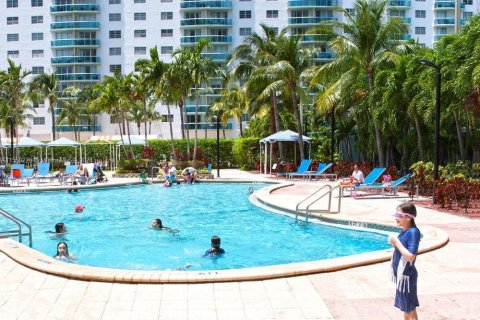 Condo in Sunny Isles Beach, Florida, 2 bedrooms  № 1060983 - photo 6