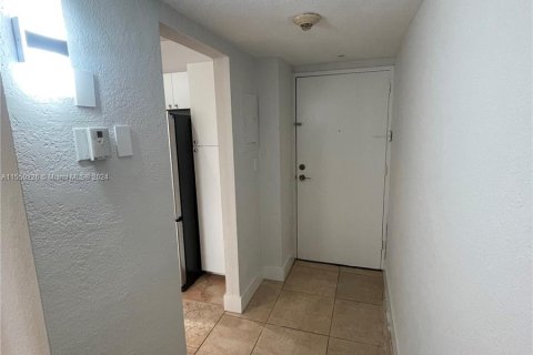 Condo in Sunny Isles Beach, Florida, 2 bedrooms  № 1060983 - photo 16