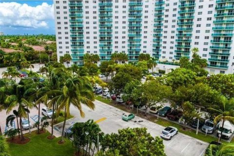 Copropriété à vendre à Sunny Isles Beach, Floride: 2 chambres, 141.68 m2 № 1060983 - photo 4