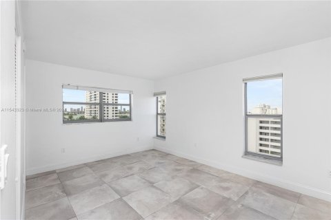 Condominio en venta en Miami Beach, Florida, 2 dormitorios, 76.27 m2 № 1044891 - foto 14