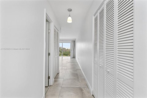 Condominio en venta en Miami Beach, Florida, 2 dormitorios, 76.27 m2 № 1044891 - foto 2