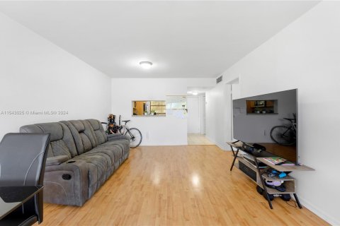 Condo in Miami, Florida, 1 bedroom  № 1059575 - photo 10