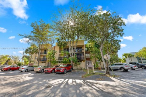 Condo in Miami, Florida, 1 bedroom  № 1059575 - photo 15