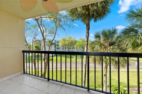 Condo in Miami, Florida, 1 bedroom  № 1059575 - photo 13