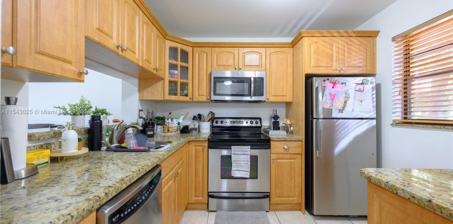 Condo in Miami, Florida, 1 bedroom  № 1059575