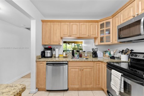 Condo in Miami, Florida, 1 bedroom  № 1059575 - photo 2