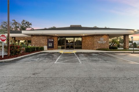 Commercial property in Lakeland, Florida 602.01 sq.m. № 1379809 - photo 3