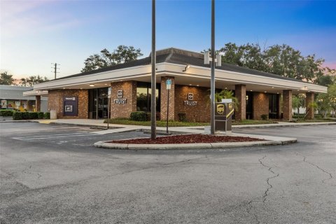 Commercial property in Lakeland, Florida 602.01 sq.m. № 1379809 - photo 1