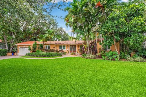 House in Coral Gables, Florida 4 bedrooms, 194.72 sq.m. № 1396984 - photo 1