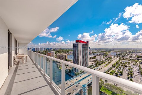 Condominio en venta en Hollywood, Florida, 3 dormitorios, 104.89 m2 № 1396887 - foto 1