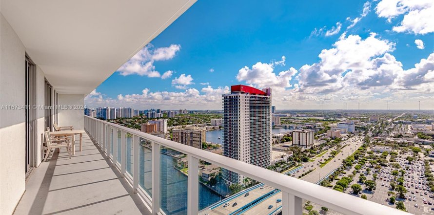 Condominio en Hollywood, Florida, 3 dormitorios  № 1396887