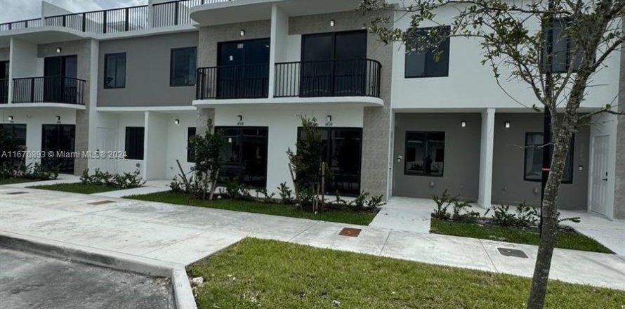 Townhouse in Homestead, Florida 4 bedrooms № 1396761