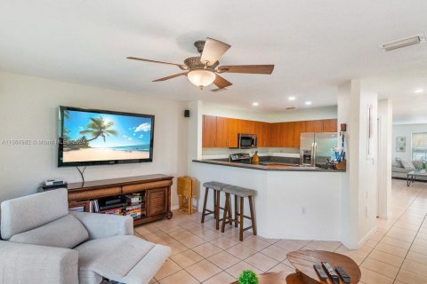 Condo in Miramar, Florida, 3 bedrooms  № 1396758 - photo 12