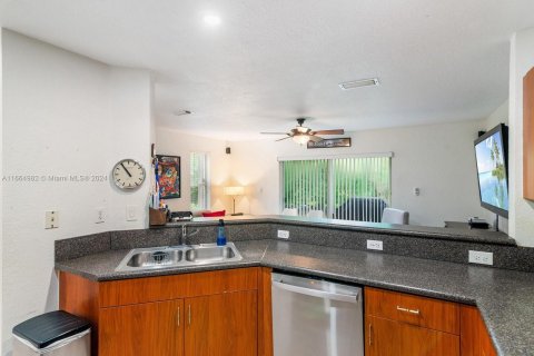 Condo in Miramar, Florida, 3 bedrooms  № 1396758 - photo 15