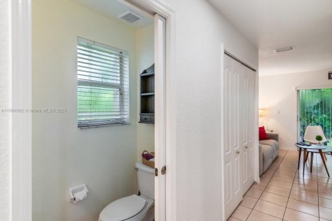 Condo in Miramar, Florida, 3 bedrooms  № 1396758 - photo 9