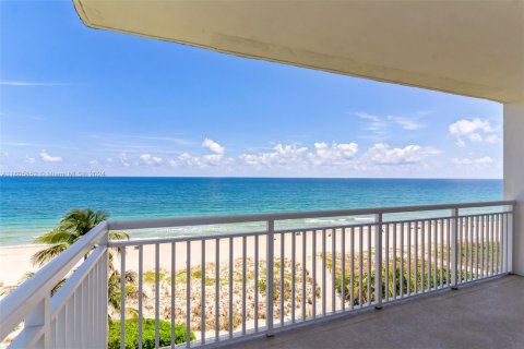 Condo in Lauderdale-by-the-Sea, Florida, 2 bedrooms  № 1226589 - photo 1