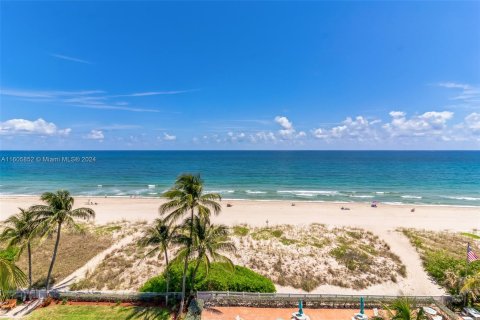 Condo in Lauderdale-by-the-Sea, Florida, 2 bedrooms  № 1226589 - photo 16