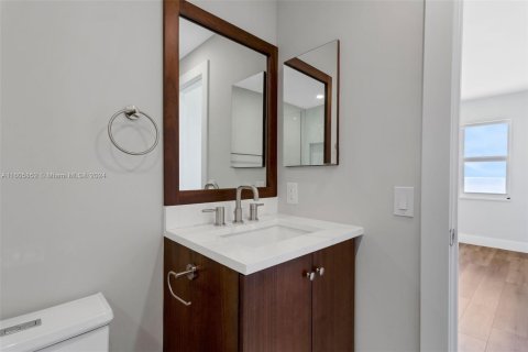 Condo in Lauderdale-by-the-Sea, Florida, 2 bedrooms  № 1226589 - photo 10