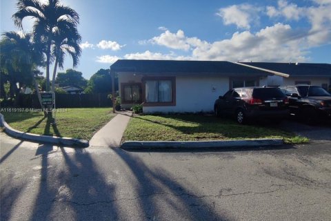 House in Miami, Florida 4 bedrooms, 140.65 sq.m. № 1241698 - photo 22