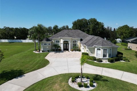 House in Spring Hill, Florida 4 bedrooms, 299.98 sq.m. № 1343988 - photo 4