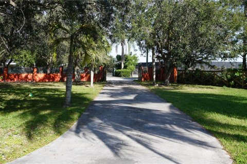 Casa en venta en Miami, Florida, 4 dormitorios, 303.05 m2 № 1409073 - foto 3