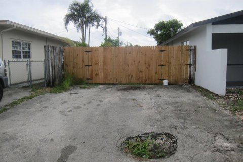 House in West Palm Beach, Florida 2 bedrooms, 119.29 sq.m. № 1226733 - photo 25