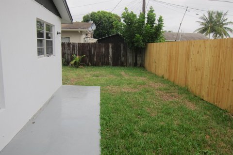 House in West Palm Beach, Florida 2 bedrooms, 119.29 sq.m. № 1226733 - photo 4