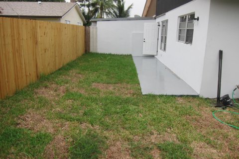 Casa en venta en West Palm Beach, Florida, 2 dormitorios, 119.29 m2 № 1226733 - foto 2