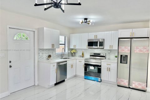 House in Fort Lauderdale, Florida 3 bedrooms, 85.93 sq.m. № 1227933 - photo 28