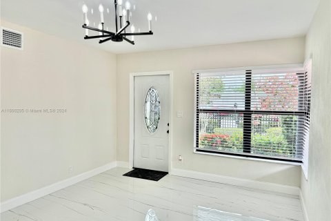 House in Fort Lauderdale, Florida 3 bedrooms, 85.93 sq.m. № 1227933 - photo 13