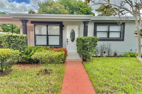 House in Fort Lauderdale, Florida 3 bedrooms, 85.93 sq.m. № 1227933 - photo 11